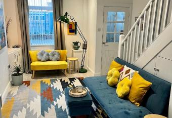 Stay-K-Belfast Cosy house 10 mins from city centre has Balcony rooms