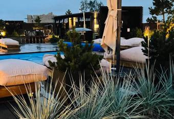 Seascape apartment has rooms with a private hot tub