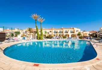 Globales Binimar has Balcony rooms