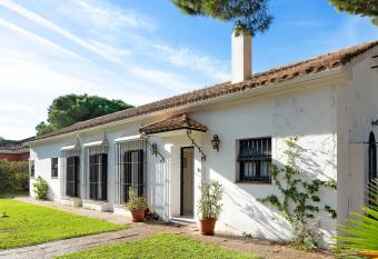 El Mirlito has Balcony rooms