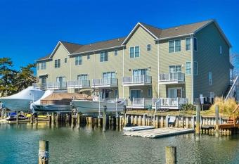 Stylish Waterfront 4BR Townhouse+Bayside+PetOK has Balcony rooms