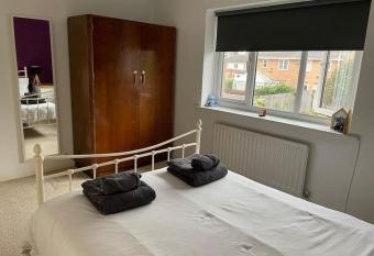 Manchester 2 Bedroom House with Garden has Balcony rooms