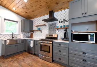 The Perfect Getaway in the North GA Mountains allows 18 year olds to book a room