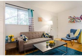 Nomad Studio l 12-Min to DT l 5-Min to Domain l TV has Balcony rooms