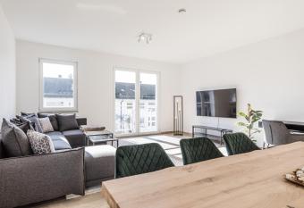 JAMA - Stilvoll&Modern, Zentral, Uni, Freies Parken, Gro  e Gruppen, WLAN allows 18 year olds to book a room