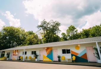 Flower Power Room At The Groovy Nomad Motel has Balcony rooms