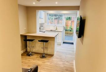 T   Melyn allows 18 year olds to book a room