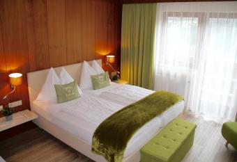 Hotel Montana has Balcony rooms