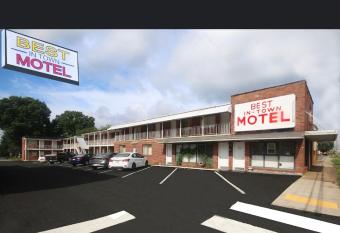 Best In Town Motel allows 18 year olds to book a room