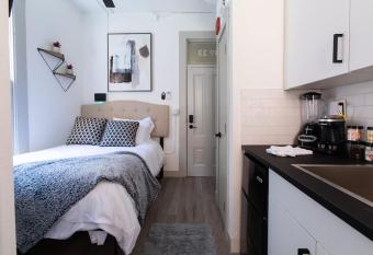 Gaslamp-Walkable-Neighborhood-CozyStudio-TV AC allows 18 year olds to book a room