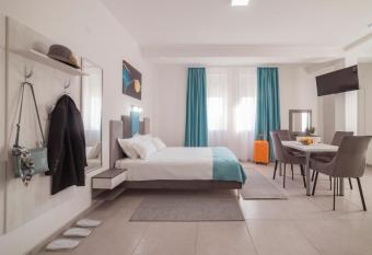 AS APARTMANI PIROT allows 18 year olds to book a room