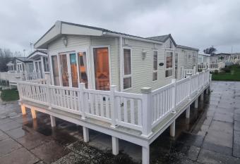 Luxury lodge lyons robin hood has Balcony rooms