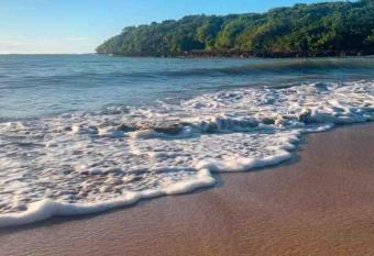 Hidden gem 7 mins from the beach & 15 to el yunque allows 18 year olds to book a room