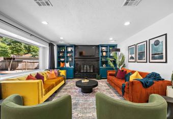 The Pines I Sleeps 12 I Private Pool I Patio & Bbq has Balcony rooms