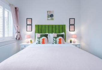 Beechwood Lodge Serviced Apartment allows 18 year olds to book a room