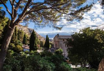 Petit Hotel Hostatgeria La Victoria allows 18 year olds to book a room