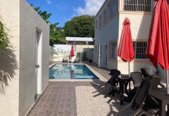 Marvelous Home In Paradise allows 18 year olds to book a room