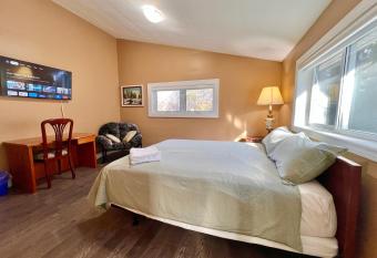 Newly Renovated Home in Central Aurora has Balcony rooms