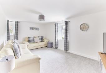 Host & Stay - Apartment 1, Old Mill allows 18 year olds to book a room