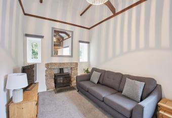 Host & Stay - Apartment 6, Old Mill allows 18 year olds to book a room