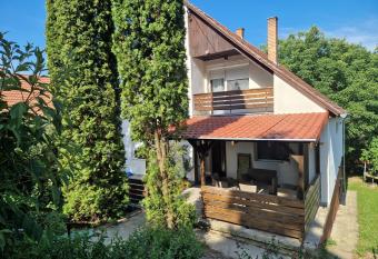 B  rzs  ny Vend  gh  z has Balcony rooms