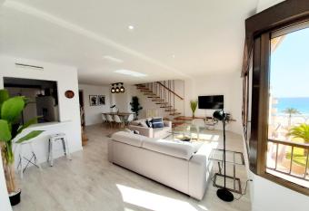 Impressive Duplex has Balcony rooms