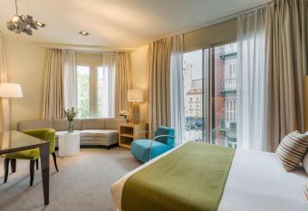 Room Mate Alicia has Balcony rooms