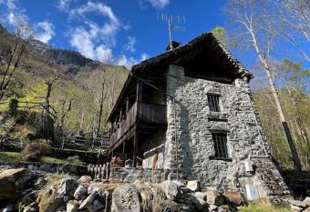 Chalet Baita Magugnaga has Balcony rooms