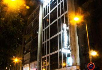 Hotel Universal allows 18 year olds to book a room