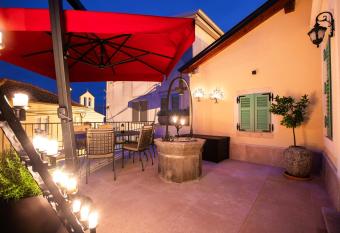 The House 1838 has Balcony rooms