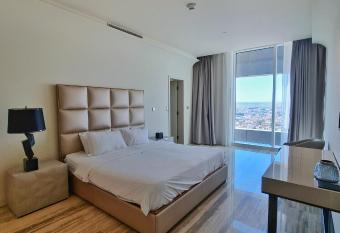 DAMAC TOWERS riyadh            has rooms with a private hot tub