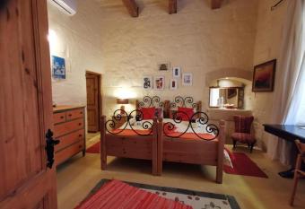 Peaceful Farmhouse stay with cozy Yard has Balcony rooms