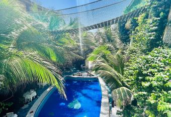 Maison du Bonheur has Balcony rooms
