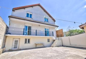 Appartement meubl   Dugny has Balcony rooms