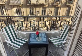 Bab alkhair Hostel has rooms with a private hot tub