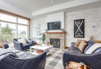 The Parker House Gorgeous Light and Spacious Chalet 86100 has Balcony rooms