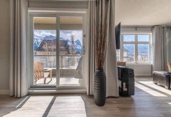 Rocky Mountain View Condo has Balcony rooms
