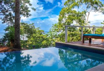 Casa Amaroo - Villa at Luna Beach Roatan has Balcony rooms