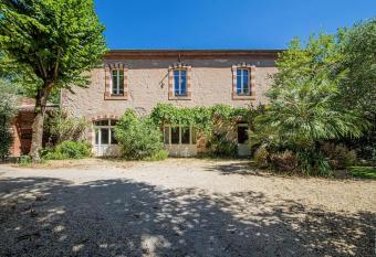 G  te de charme - Hypercentre - Terrasse - ALBI has Balcony rooms