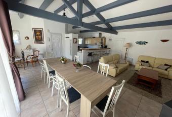 Grande maison familiale has Balcony rooms