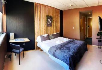 Gj  vik Overnatting has Balcony rooms