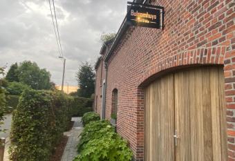 Bulsomhuys allows 18 year olds to book a room