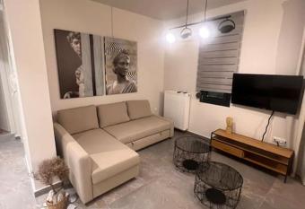 ModerBnb  3kala has Balcony rooms