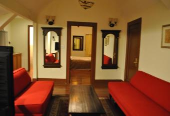 NEWARK NJ ATTIC APT OF HOUSE has Balcony rooms