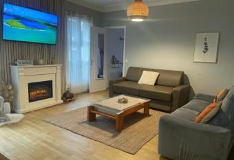 Oasis de D  tente et   vasion Urbaine au C  ur de la Ville allows 18 year olds to book a room