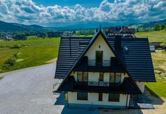 Cieplica has Balcony rooms