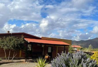 Amplia casa privada y tranquila con bonita vista allows 18 year olds to book a room