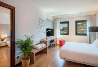 Hotel Santiago Plaza Affiliated by Meli   allows 18 year olds to book a room