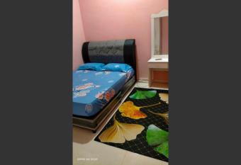 Azimah Homestay allows 18 year olds to book a room