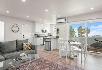 Newly Remodeled 2B2B Close to Rose Bowl allows 18 year olds to book a room